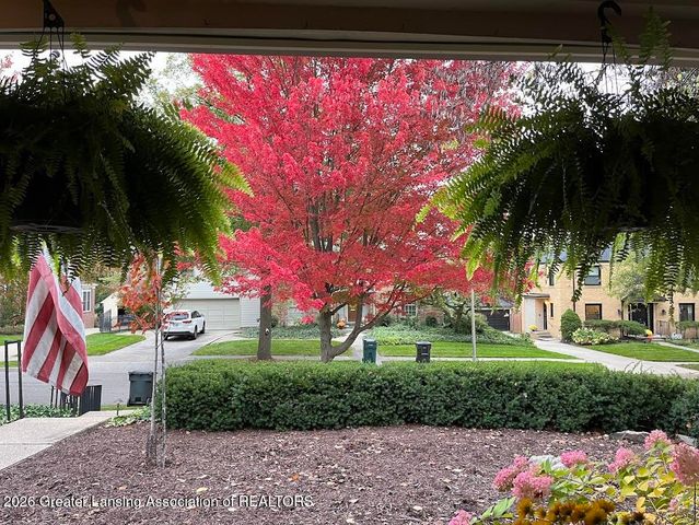 937 Roxburgh Avenue, East Lansing, MI 48823