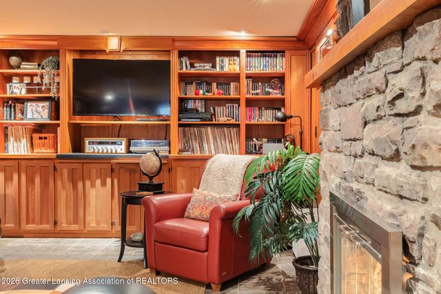 937 Roxburgh Avenue, East Lansing, MI 48823