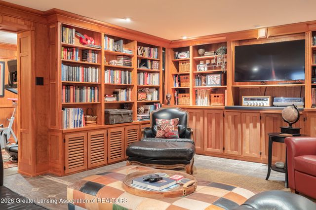 937 Roxburgh Avenue, East Lansing, MI 48823