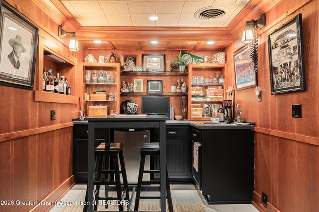 937 Roxburgh Avenue, East Lansing, MI 48823