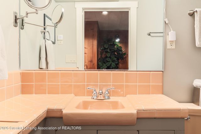 937 Roxburgh Avenue, East Lansing, MI 48823