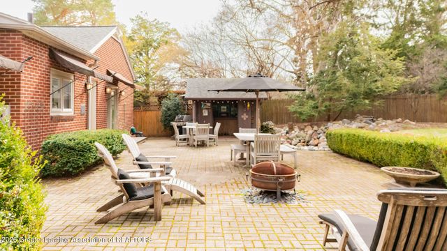 937 Roxburgh Avenue, East Lansing, MI 48823