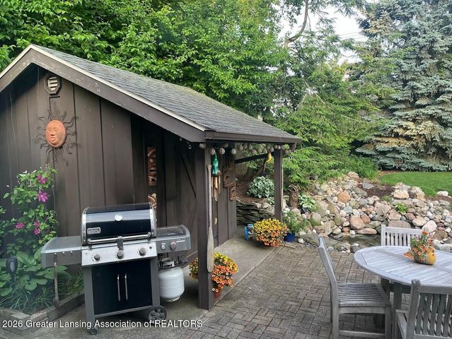 937 Roxburgh Avenue, East Lansing, MI 48823