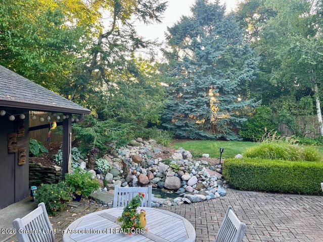 937 Roxburgh Avenue, East Lansing, MI 48823