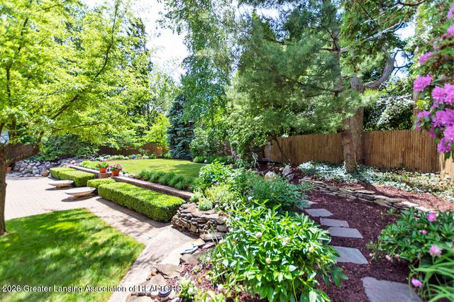 937 Roxburgh Avenue, East Lansing, MI 48823