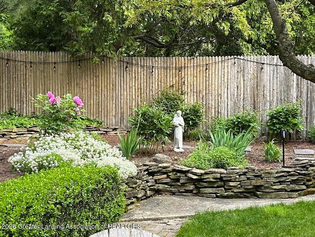 937 Roxburgh Avenue, East Lansing, MI 48823