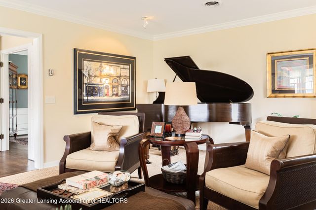 937 Roxburgh Avenue, East Lansing, MI 48823