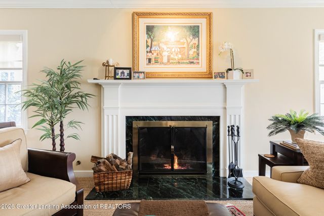 937 Roxburgh Avenue, East Lansing, MI 48823