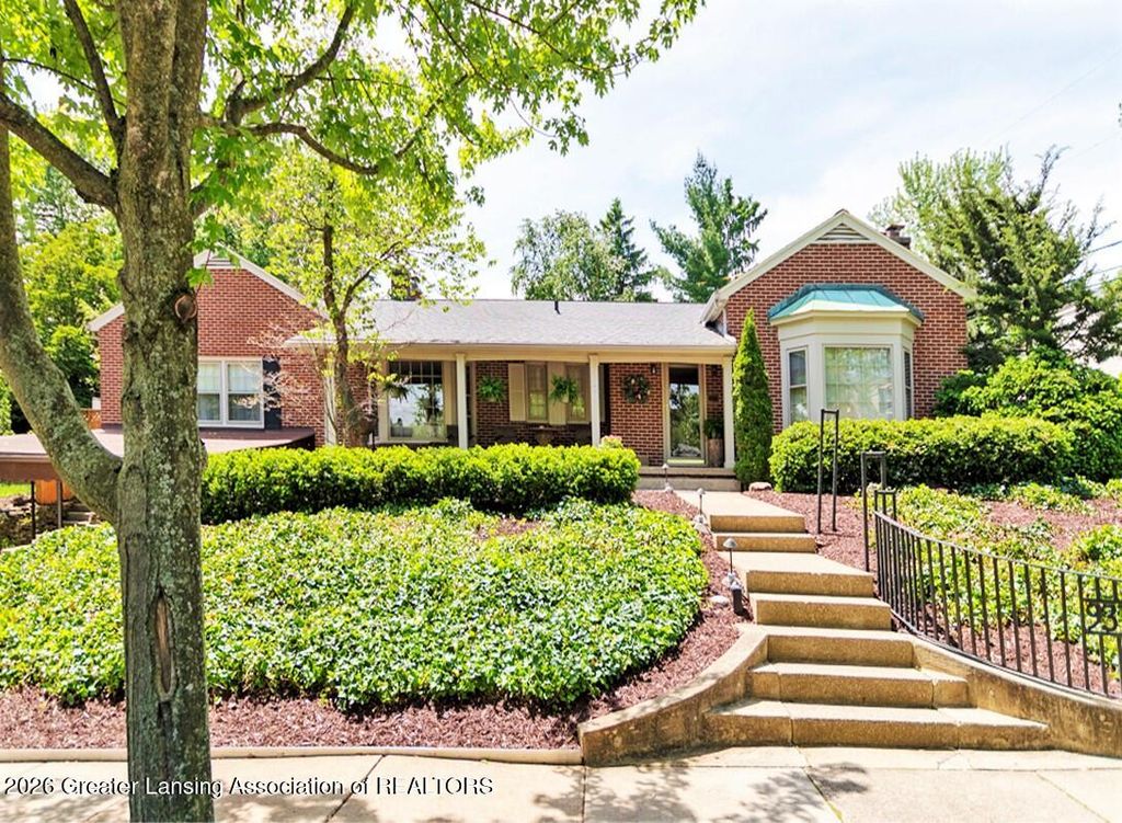 937 Roxburgh Avenue, East Lansing, MI 48823