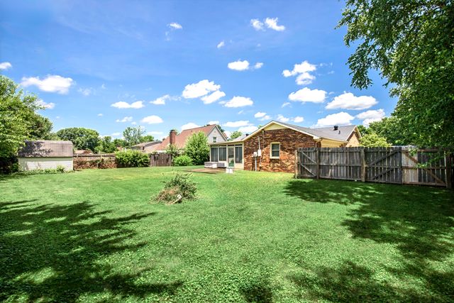 206 Dove Park, Versailles, KY 40383