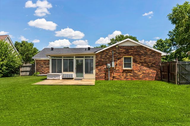 206 Dove Park, Versailles, KY 40383
