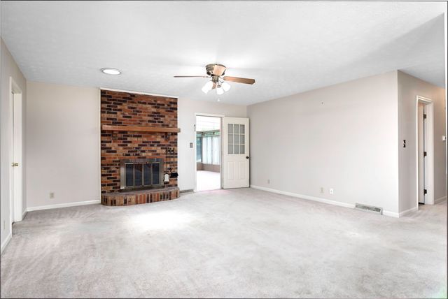 206 Dove Park, Versailles, KY 40383