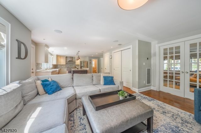 114 Coleman Ave, Chatham Boro, NJ 07928