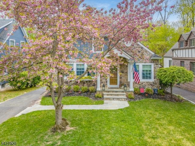 114 Coleman Ave, Chatham Boro, NJ 07928