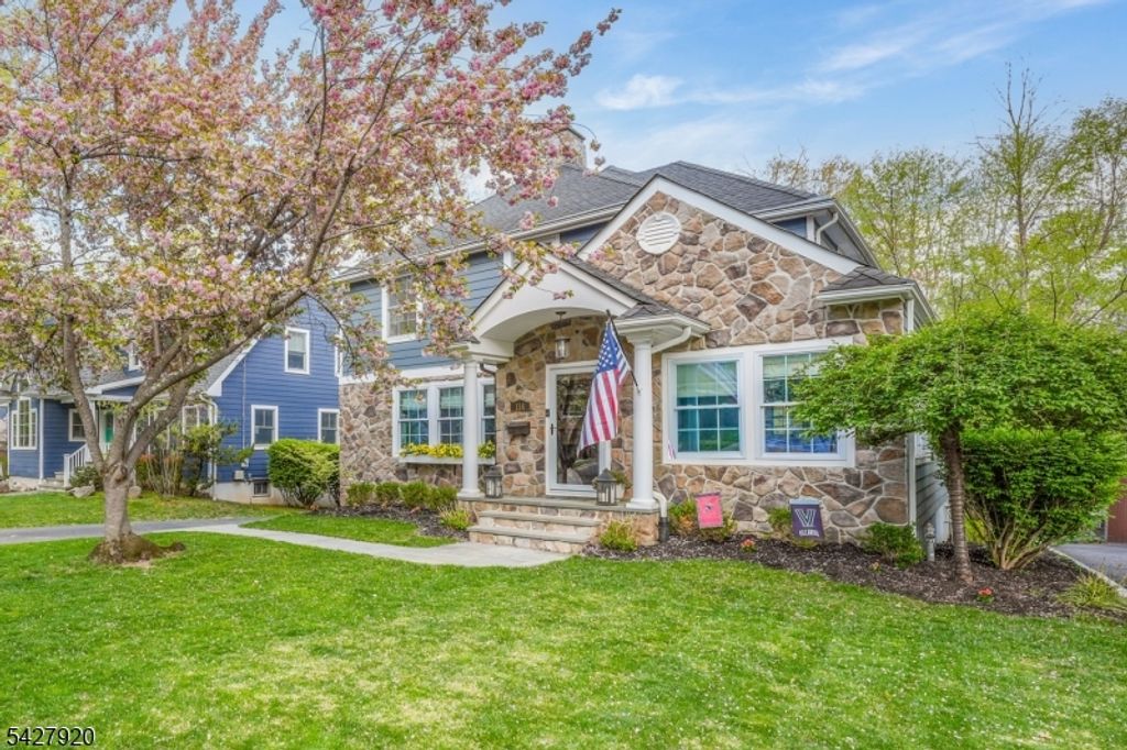 114 Coleman Ave, Chatham Boro, NJ 07928