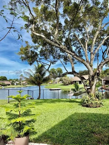 5796 SW 89th Way, Cooper City, FL 33328