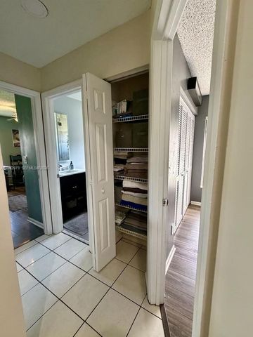 5796 SW 89th Way, Cooper City, FL 33328