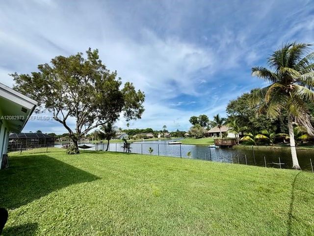5796 SW 89th Way, Cooper City, FL 33328