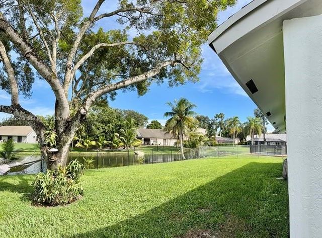 5796 SW 89th Way, Cooper City, FL 33328