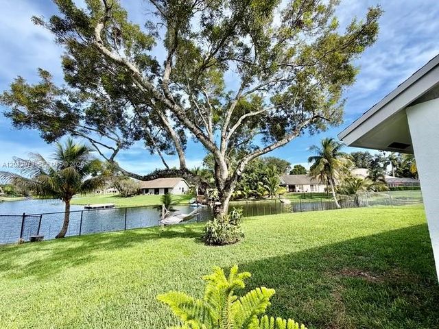 5796 SW 89th Way, Cooper City, FL 33328