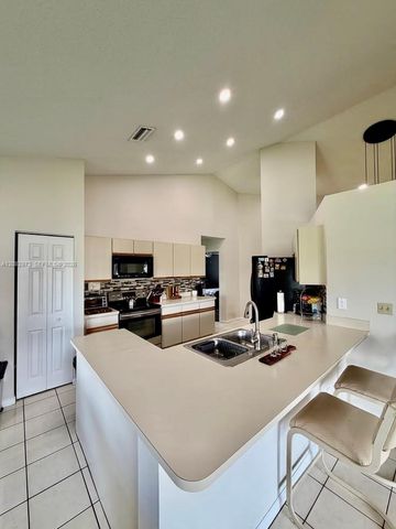 5796 SW 89th Way, Cooper City, FL 33328