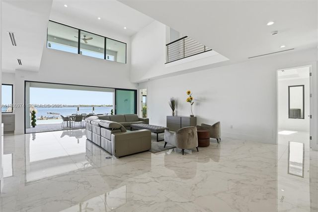 5735 Riverside Dr, Cape Coral, FL 33904