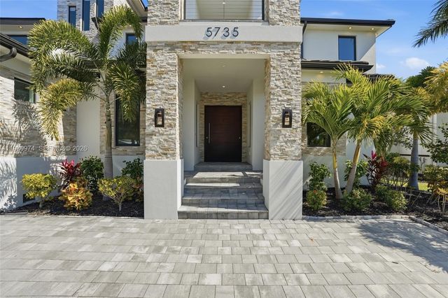 5735 Riverside Dr, Cape Coral, FL 33904