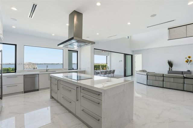 5735 Riverside Dr, Cape Coral, FL 33904