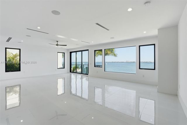 5735 Riverside Dr, Cape Coral, FL 33904