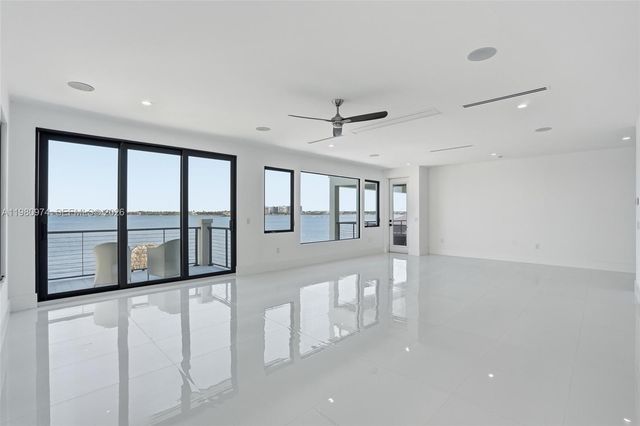 5735 Riverside Dr, Cape Coral, FL 33904