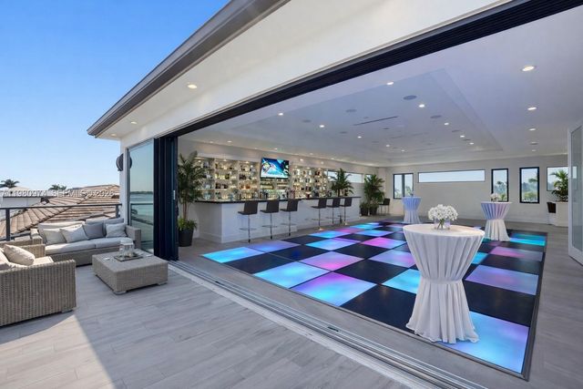 5735 Riverside Dr, Cape Coral, FL 33904