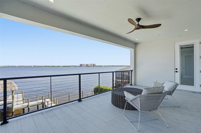 5735 Riverside Dr, Cape Coral, FL 33904