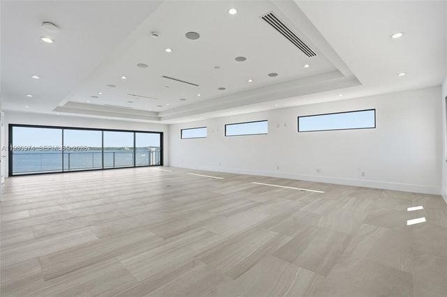 5735 Riverside Dr, Cape Coral, FL 33904