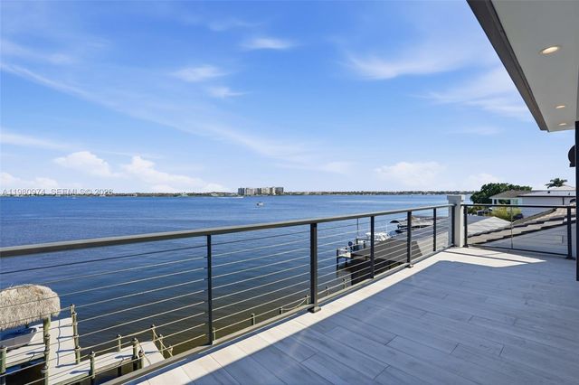 5735 Riverside Dr, Cape Coral, FL 33904