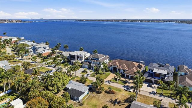 5735 Riverside Dr, Cape Coral, FL 33904