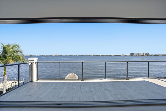 5735 Riverside Dr, Cape Coral, FL 33904