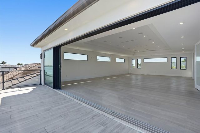 5735 Riverside Dr, Cape Coral, FL 33904