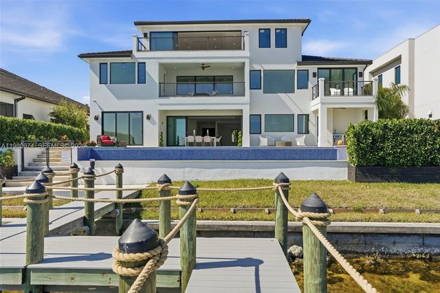 5735 Riverside Dr, Cape Coral, FL 33904