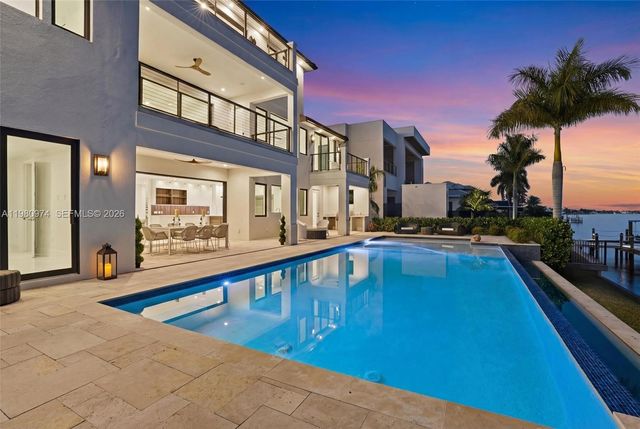 5735 Riverside Dr, Cape Coral, FL 33904