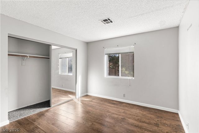 5191 Pioneer Avenue 204, Las Vegas, NV 89146