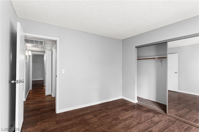 5191 Pioneer Avenue 204, Las Vegas, NV 89146