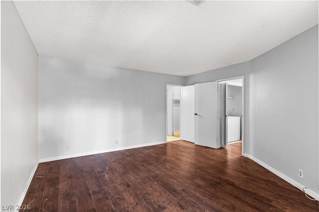 5191 Pioneer Avenue 204, Las Vegas, NV 89146