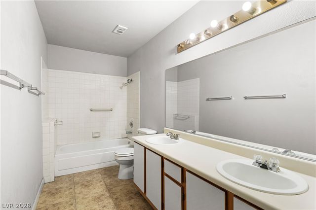 5191 Pioneer Avenue 204, Las Vegas, NV 89146