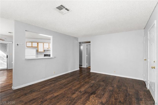 5191 Pioneer Avenue 204, Las Vegas, NV 89146