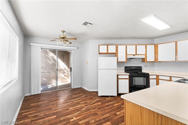 5191 Pioneer Avenue 204, Las Vegas, NV 89146