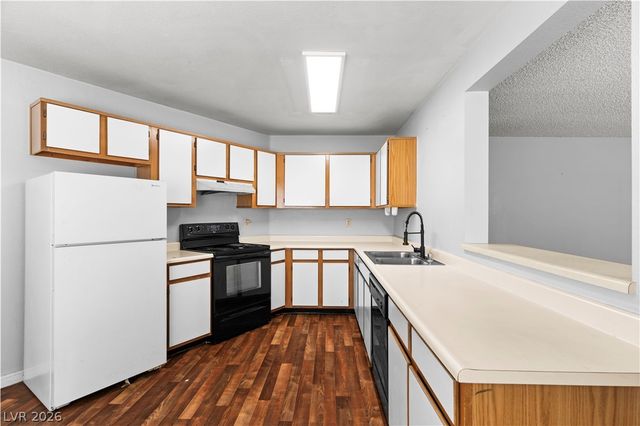 5191 Pioneer Avenue 204, Las Vegas, NV 89146