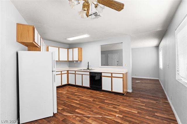 5191 Pioneer Avenue 204, Las Vegas, NV 89146