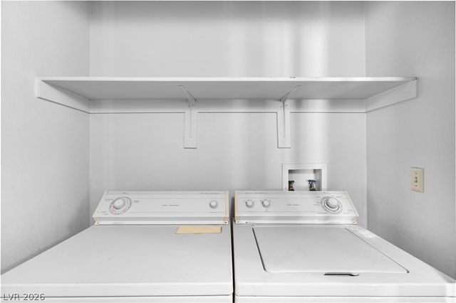 5191 Pioneer Avenue 204, Las Vegas, NV 89146