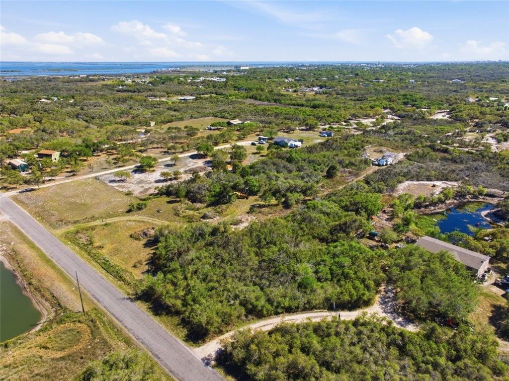 811 W Moore Ave, Aransas Pass, TX 78336 — photo 3