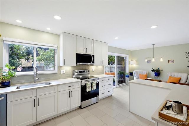 4125 Yorba Linda Boulevard, Royal Oak, MI 48073